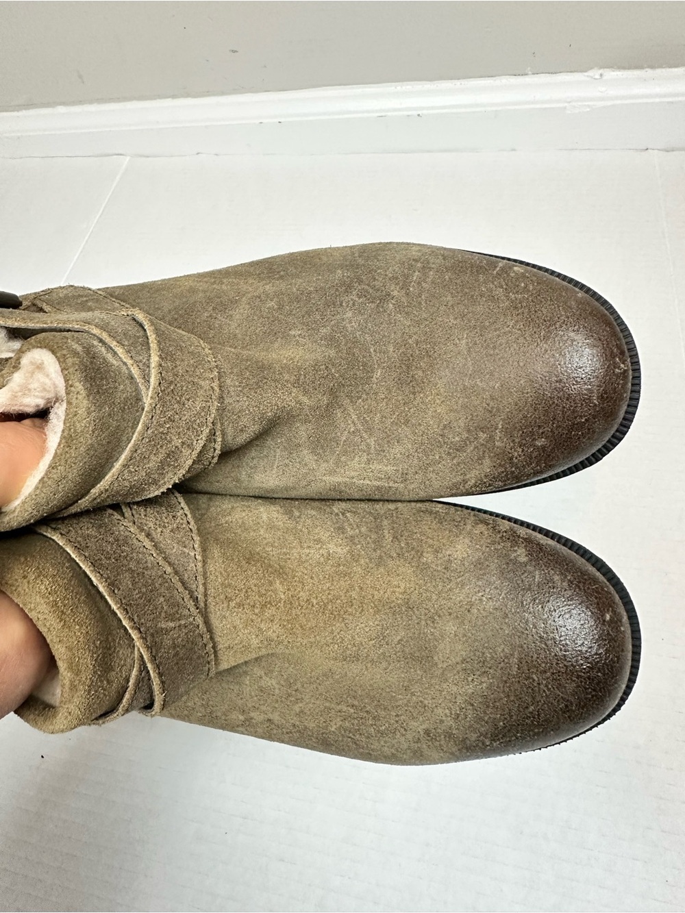 UGG Benson "1095151" Distressed Ankle Boots Buckle Zip Size US 8.5 - Picture 2 of 12